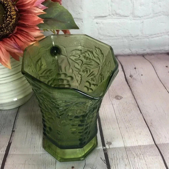 vintage anchor hocking green glass pitcher with embossed grapes - Picture 4 of 9